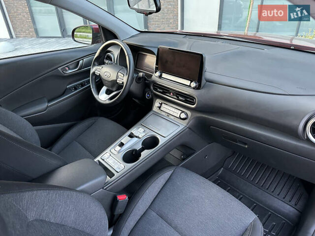 Красный Хендай Kona Electric, объемом двигателя 0 л и пробегом 41 тыс. км за 20000 $, фото 11 на Automoto.ua