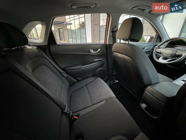 Красный Хендай Kona Electric, объемом двигателя 0 л и пробегом 41 тыс. км за 20000 $, фото 18 на Automoto.ua