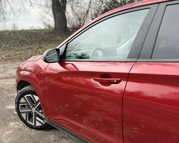 Красный Хендай Kona Electric, объемом двигателя 0 л и пробегом 87 тыс. км за 18500 $, фото 39 на Automoto.ua
