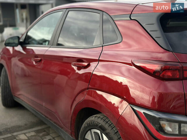 Красный Хендай Kona Electric, объемом двигателя 0 л и пробегом 100 тыс. км за 17200 $, фото 20 на Automoto.ua