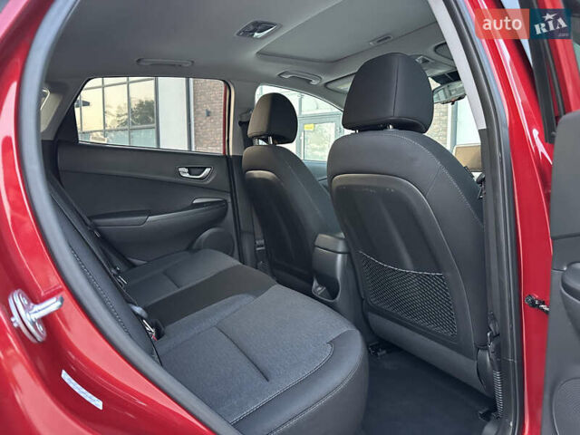 Красный Хендай Kona Electric, объемом двигателя 0 л и пробегом 41 тыс. км за 20000 $, фото 20 на Automoto.ua