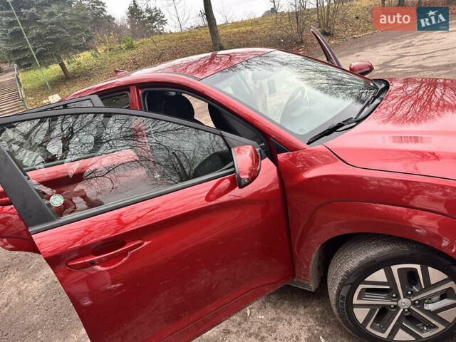 Красный Хендай Kona Electric, объемом двигателя 0 л и пробегом 87 тыс. км за 18500 $, фото 8 на Automoto.ua