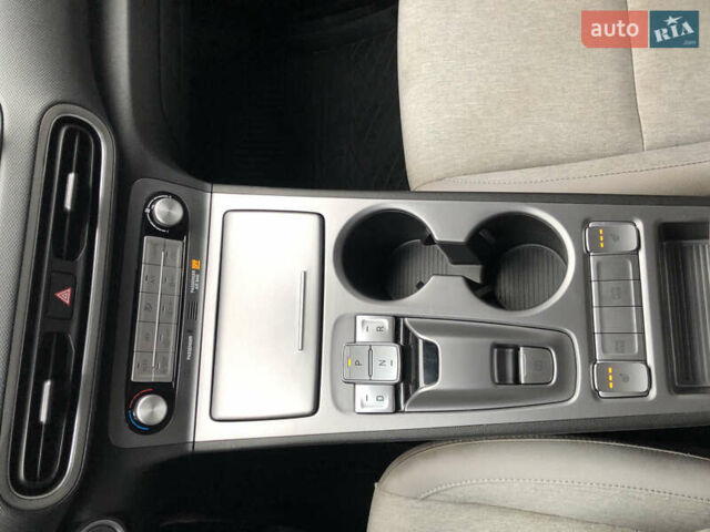 Красный Хендай Kona Electric, объемом двигателя 0 л и пробегом 104 тыс. км за 18200 $, фото 38 на Automoto.ua