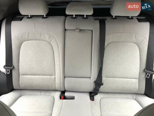 Красный Хендай Kona Electric, объемом двигателя 0 л и пробегом 104 тыс. км за 18200 $, фото 30 на Automoto.ua