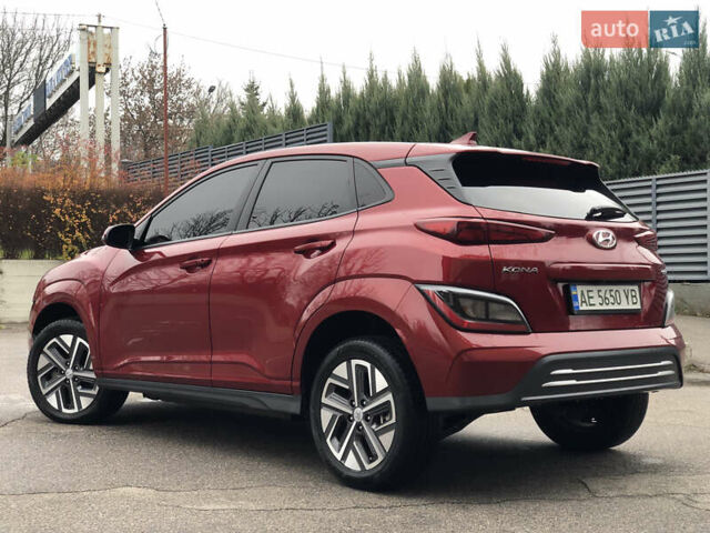 Красный Хендай Kona Electric, объемом двигателя 0 л и пробегом 104 тыс. км за 18200 $, фото 11 на Automoto.ua
