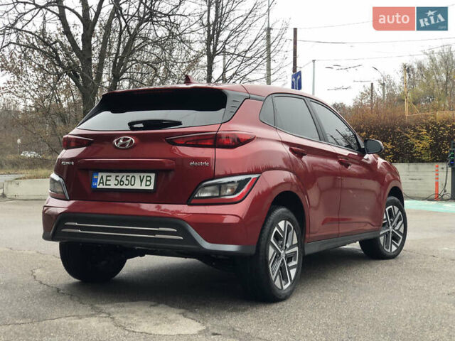 Красный Хендай Kona Electric, объемом двигателя 0 л и пробегом 104 тыс. км за 18200 $, фото 8 на Automoto.ua