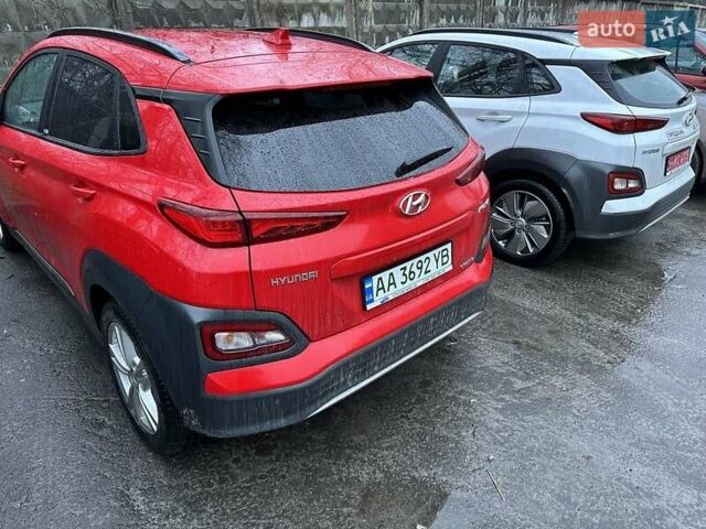 Красный Хендай Kona Electric, объемом двигателя 0 л и пробегом 40 тыс. км за 16965 $, фото 1 на Automoto.ua