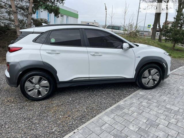 Хендай Kona Electric, объемом двигателя 0 л и пробегом 159 тыс. км за 17900 $, фото 2 на Automoto.ua