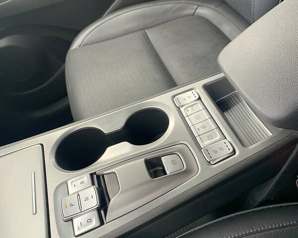 Хендай Kona Electric, объемом двигателя 0 л и пробегом 115 тыс. км за 16650 $, фото 29 на Automoto.ua