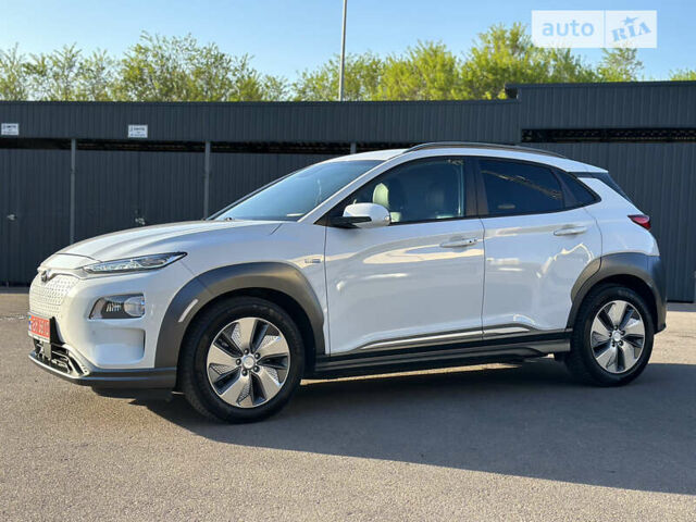 Хендай Kona Electric, объемом двигателя 0 л и пробегом 118 тыс. км за 17500 $, фото 4 на Automoto.ua