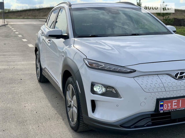 Хендай Kona Electric, объемом двигателя 0 л и пробегом 98 тыс. км за 17900 $, фото 3 на Automoto.ua