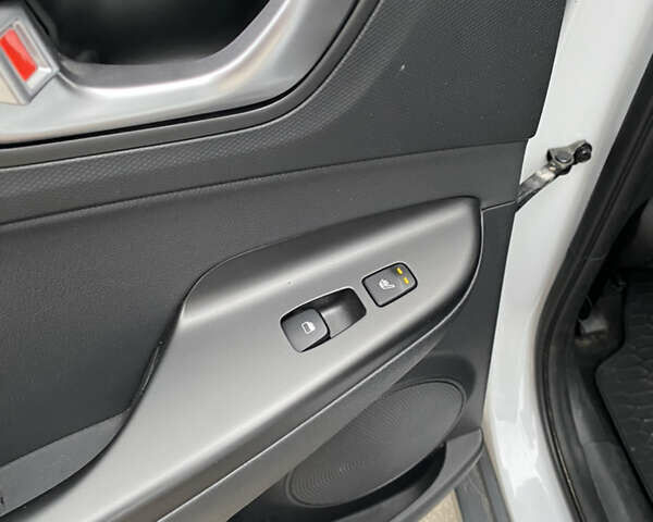 Хендай Kona Electric, объемом двигателя 0 л и пробегом 163 тыс. км за 15999 $, фото 15 на Automoto.ua