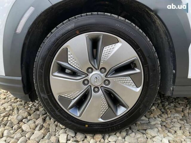 Хендай Kona Electric, объемом двигателя 0 л и пробегом 93 тыс. км за 19800 $, фото 23 на Automoto.ua