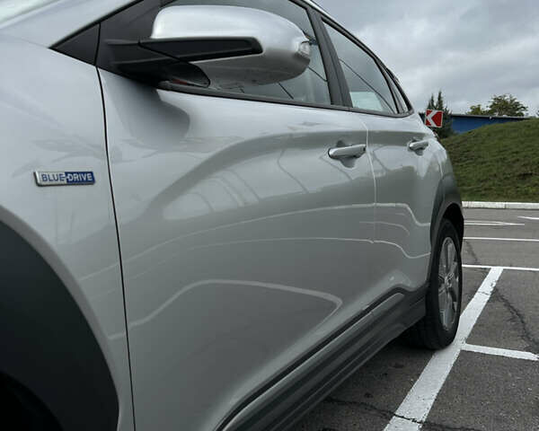 Хендай Kona Electric, объемом двигателя 0 л и пробегом 112 тыс. км за 17200 $, фото 5 на Automoto.ua