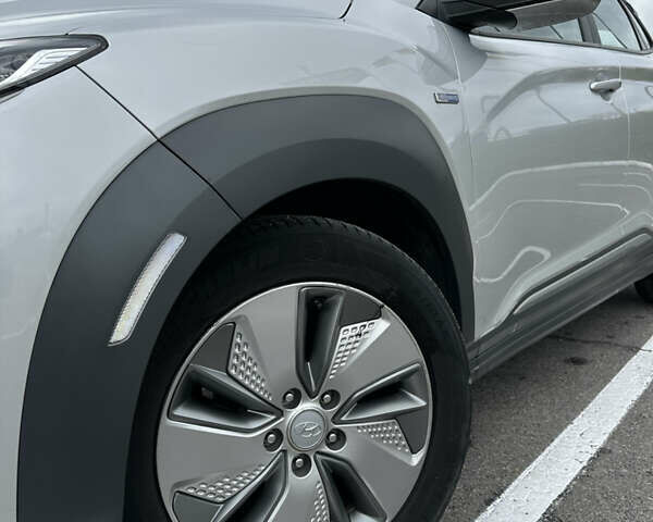 Хендай Kona Electric, объемом двигателя 0 л и пробегом 112 тыс. км за 17200 $, фото 6 на Automoto.ua