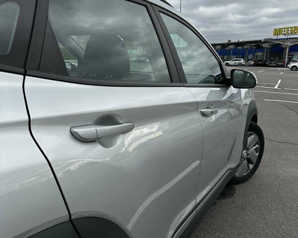 Хендай Kona Electric, объемом двигателя 0 л и пробегом 112 тыс. км за 17200 $, фото 14 на Automoto.ua