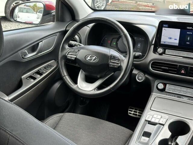 Хендай Kona Electric, объемом двигателя 0 л и пробегом 102 тыс. км за 14600 $, фото 18 на Automoto.ua