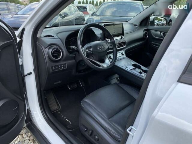 Хендай Kona Electric, объемом двигателя 0 л и пробегом 93 тыс. км за 19800 $, фото 2 на Automoto.ua