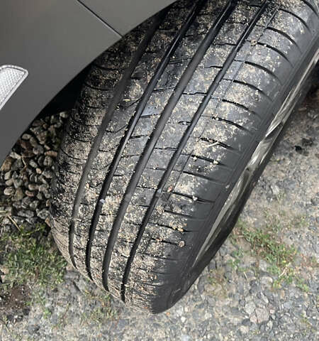 Хендай Kona Electric, объемом двигателя 0 л и пробегом 98 тыс. км за 18500 $, фото 8 на Automoto.ua