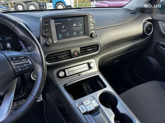 Хендай Kona Electric, объемом двигателя 0 л и пробегом 50 тыс. км за 15400 $, фото 26 на Automoto.ua