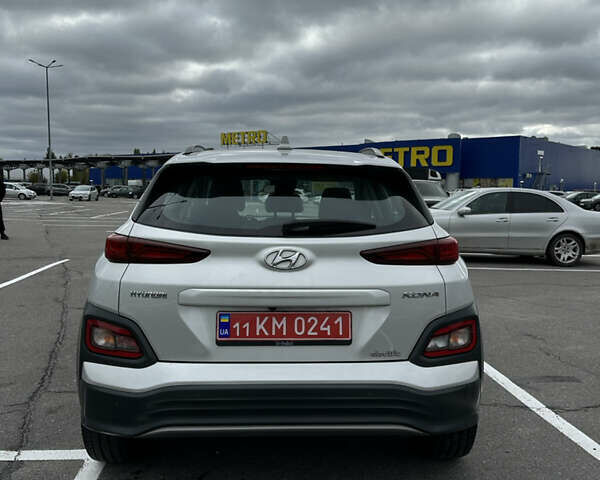 Хендай Kona Electric, объемом двигателя 0 л и пробегом 112 тыс. км за 17200 $, фото 9 на Automoto.ua