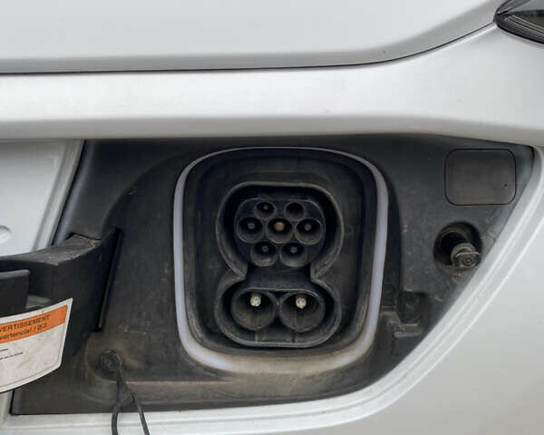 Хендай Kona Electric, объемом двигателя 0 л и пробегом 163 тыс. км за 15999 $, фото 17 на Automoto.ua