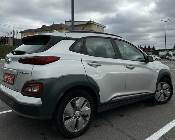 Хендай Kona Electric, объемом двигателя 0 л и пробегом 112 тыс. км за 17200 $, фото 12 на Automoto.ua