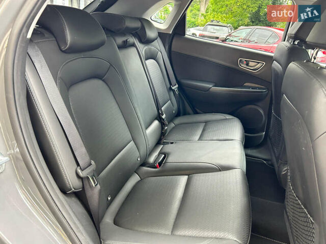 Хендай Kona Electric, объемом двигателя 0 л и пробегом 98 тыс. км за 18500 $, фото 14 на Automoto.ua