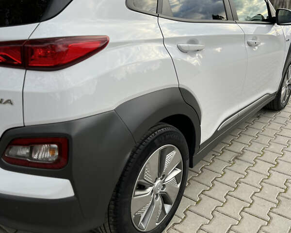 Хендай Kona Electric, объемом двигателя 0 л и пробегом 135 тыс. км за 16900 $, фото 6 на Automoto.ua