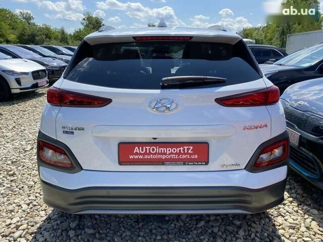 Хендай Kona Electric, объемом двигателя 0 л и пробегом 93 тыс. км за 19800 $, фото 16 на Automoto.ua
