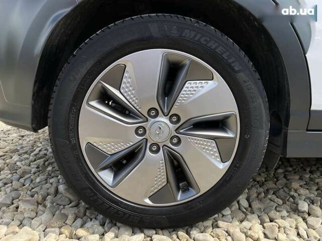 Хендай Kona Electric, объемом двигателя 0 л и пробегом 93 тыс. км за 19800 $, фото 25 на Automoto.ua