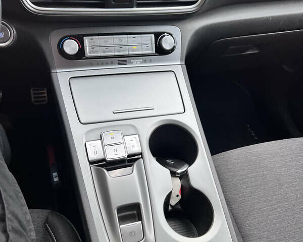 Хендай Kona Electric, объемом двигателя 0 л и пробегом 135 тыс. км за 16900 $, фото 14 на Automoto.ua