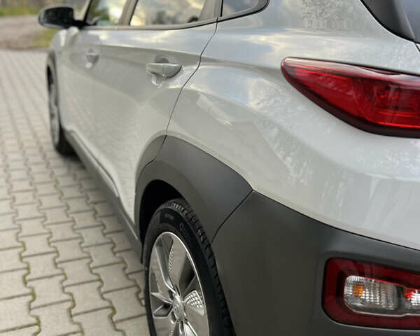 Хендай Kona Electric, объемом двигателя 0 л и пробегом 135 тыс. км за 16900 $, фото 5 на Automoto.ua