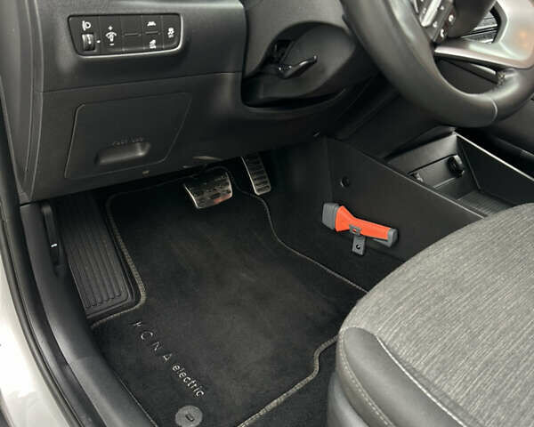 Хендай Kona Electric, объемом двигателя 0 л и пробегом 112 тыс. км за 17200 $, фото 24 на Automoto.ua