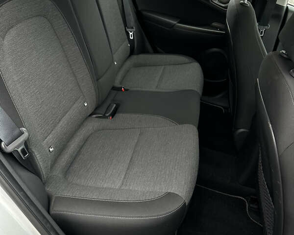 Хендай Kona Electric, объемом двигателя 0 л и пробегом 112 тыс. км за 17200 $, фото 28 на Automoto.ua