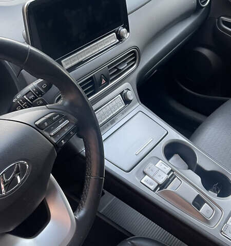 Хендай Kona Electric, объемом двигателя 0 л и пробегом 98 тыс. км за 18500 $, фото 10 на Automoto.ua