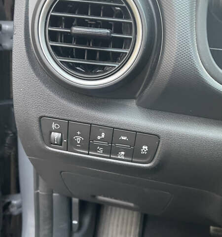 Хендай Kona Electric, объемом двигателя 0 л и пробегом 98 тыс. км за 18500 $, фото 11 на Automoto.ua