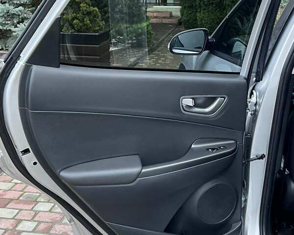 Хендай Kona Electric, объемом двигателя 0 л и пробегом 77 тыс. км за 20500 $, фото 33 на Automoto.ua