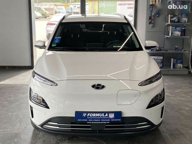 Хендай Kona Electric, объемом двигателя 0 л и пробегом 45 тыс. км за 22777 $, фото 3 на Automoto.ua