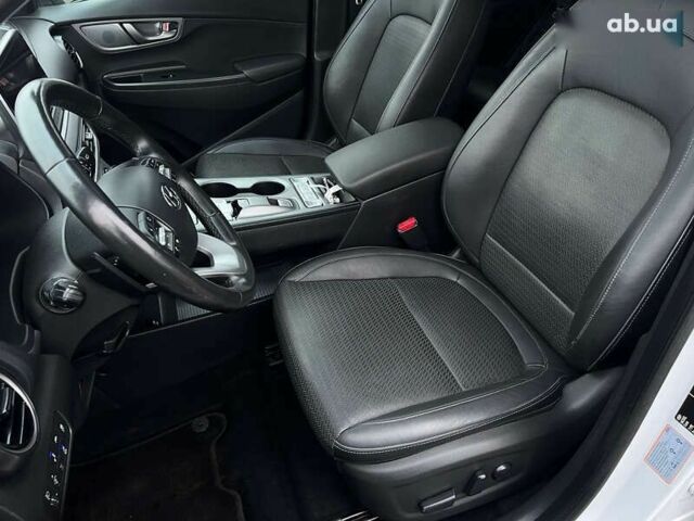 Хендай Kona Electric, объемом двигателя 0 л и пробегом 70 тыс. км за 18475 $, фото 29 на Automoto.ua