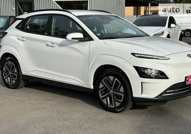 Хендай Kona Electric, объемом двигателя 0 л и пробегом 17 тыс. км за 19300 $, фото 5 на Automoto.ua