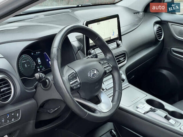 Хендай Kona Electric, объемом двигателя 0 л и пробегом 77 тыс. км за 20500 $, фото 19 на Automoto.ua