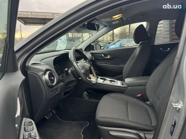 Хендай Kona Electric, объемом двигателя 0 л и пробегом 65 тыс. км за 17999 $, фото 24 на Automoto.ua