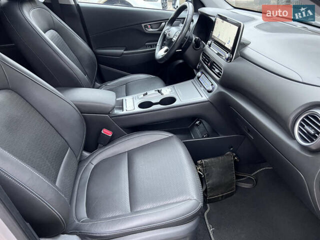 Хендай Kona Electric, объемом двигателя 0 л и пробегом 77 тыс. км за 20500 $, фото 28 на Automoto.ua