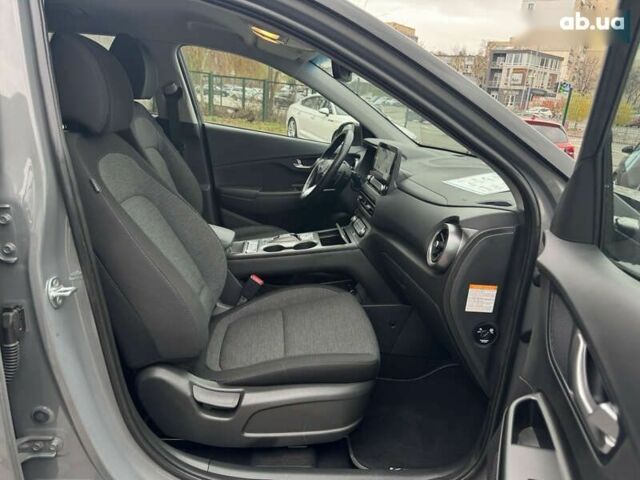 Хендай Kona Electric, объемом двигателя 0 л и пробегом 65 тыс. км за 17999 $, фото 2 на Automoto.ua