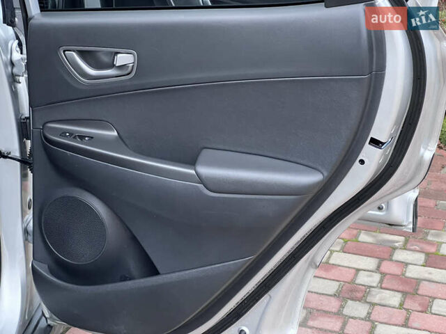 Хендай Kona Electric, объемом двигателя 0 л и пробегом 77 тыс. км за 20500 $, фото 25 на Automoto.ua