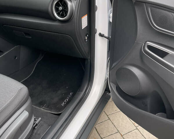 Хендай Kona Electric, объемом двигателя 0 л и пробегом 76 тыс. км за 16900 $, фото 20 на Automoto.ua