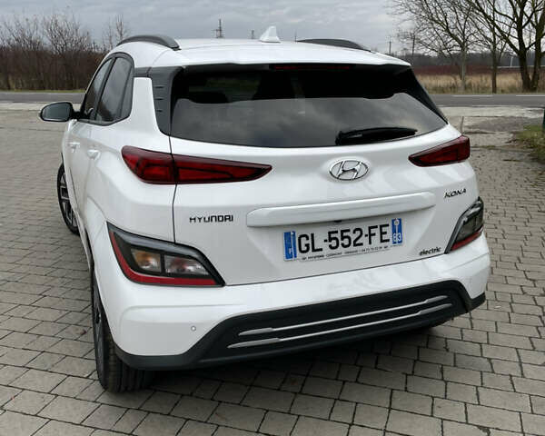 Хендай Kona Electric, объемом двигателя 0 л и пробегом 76 тыс. км за 16900 $, фото 7 на Automoto.ua