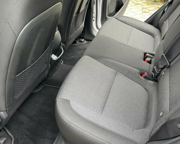 Хендай Kona Electric, объемом двигателя 0 л и пробегом 76 тыс. км за 16900 $, фото 12 на Automoto.ua