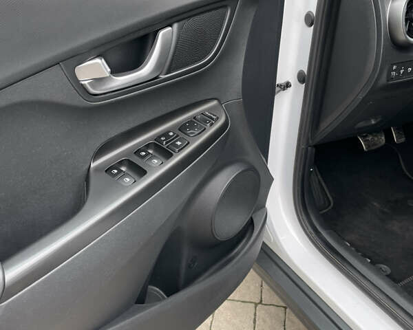 Хендай Kona Electric, объемом двигателя 0 л и пробегом 76 тыс. км за 16900 $, фото 15 на Automoto.ua